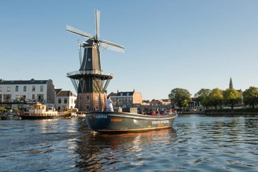 Haarlem: Sightseeing Boat Tour with Snacks and Drinks - Who Will Love This Tour?